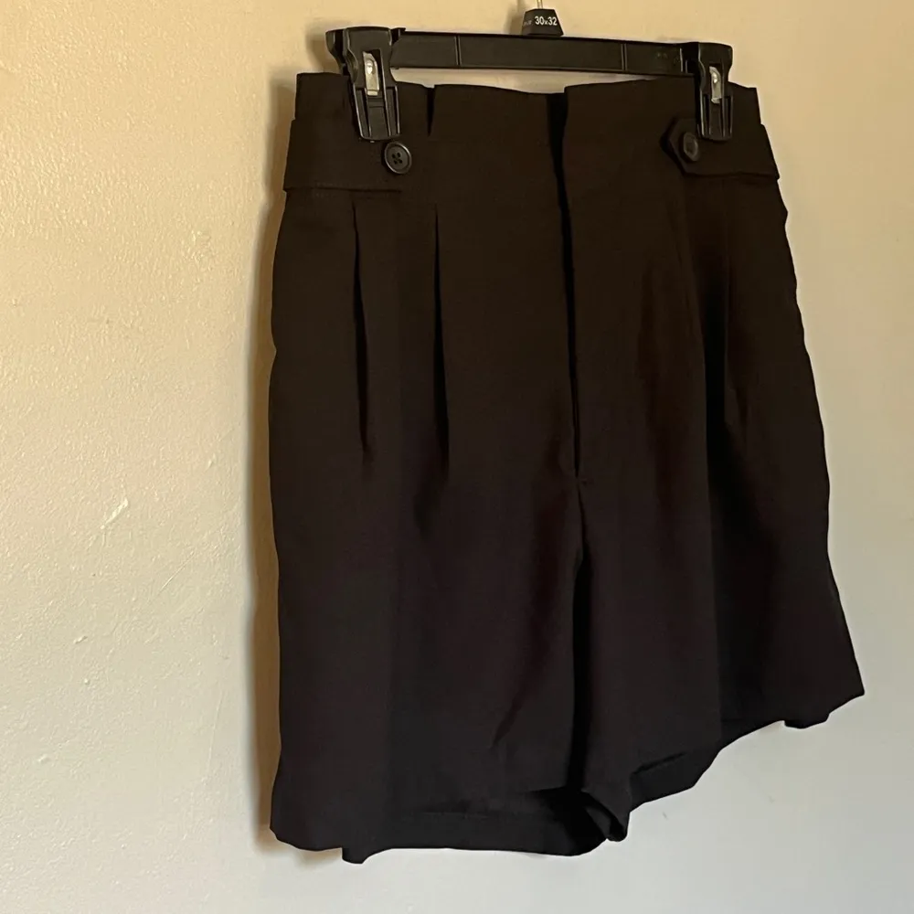 Banana Republic Women's Casual Shorts with Pockets Black Medium 8 - Image 3