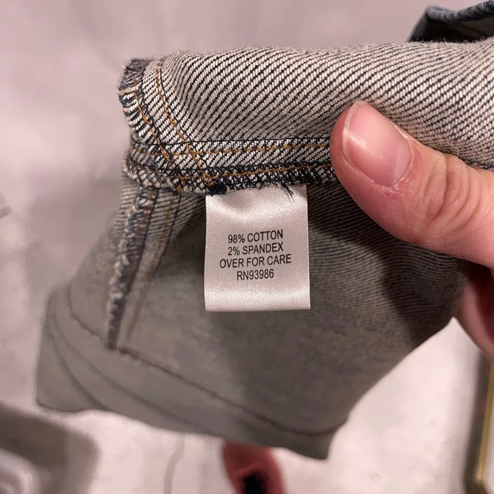 90’s-y2k Adrienne Vittadini denim flare skirt flattering vertical tab pockets - Image 3