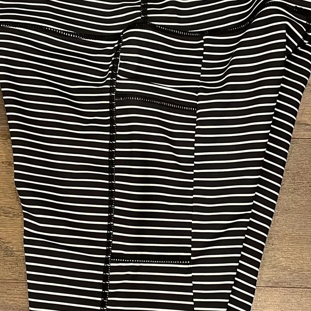 Senita Athletics Criss Cross Leggings - Size XS - Image 7