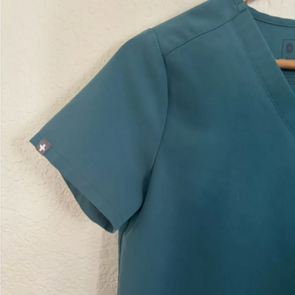 Figs HydroGreen limited edition V-Neck Women's Top Size XXS - Image 4