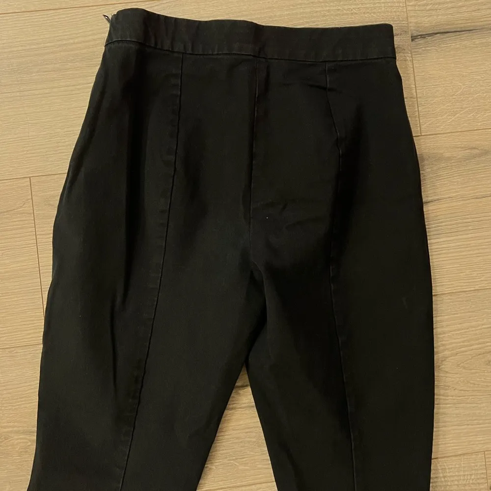 Everlane The Side Zip Stretch Cotton Pant | Washed Black | 6 - Image 6