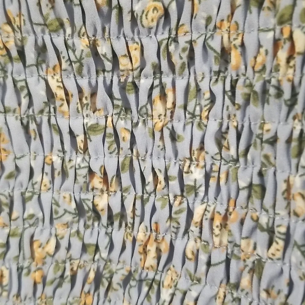 💕ASTR THE LABEL💕 Smocked Floral Print Top ~ Blue Peach Floral Medium M NWT - Image 7