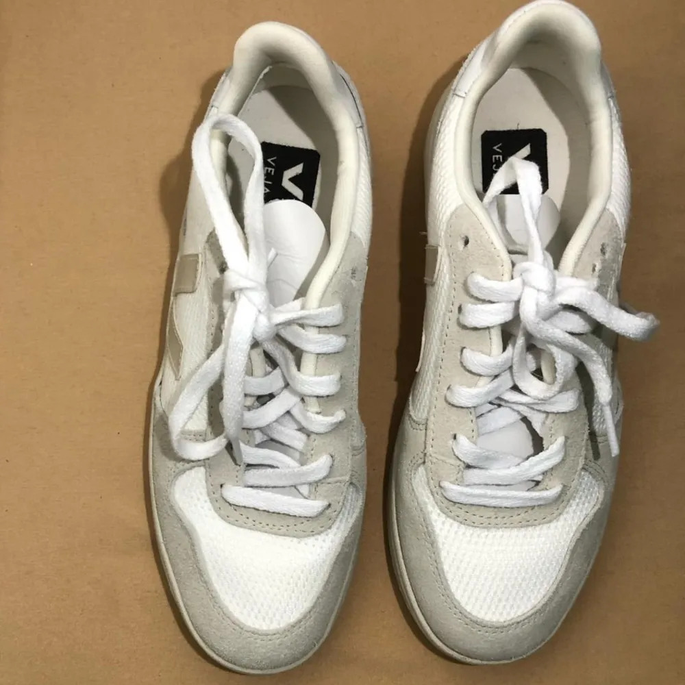 Veja V-10 Women’s Sneakers - Image 6