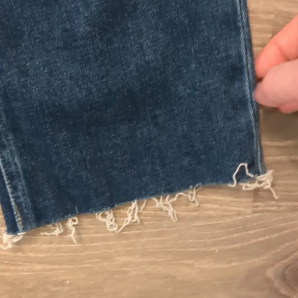 Paige hoxton slim raw hem slopes destructed jeans size 30 - Image 4