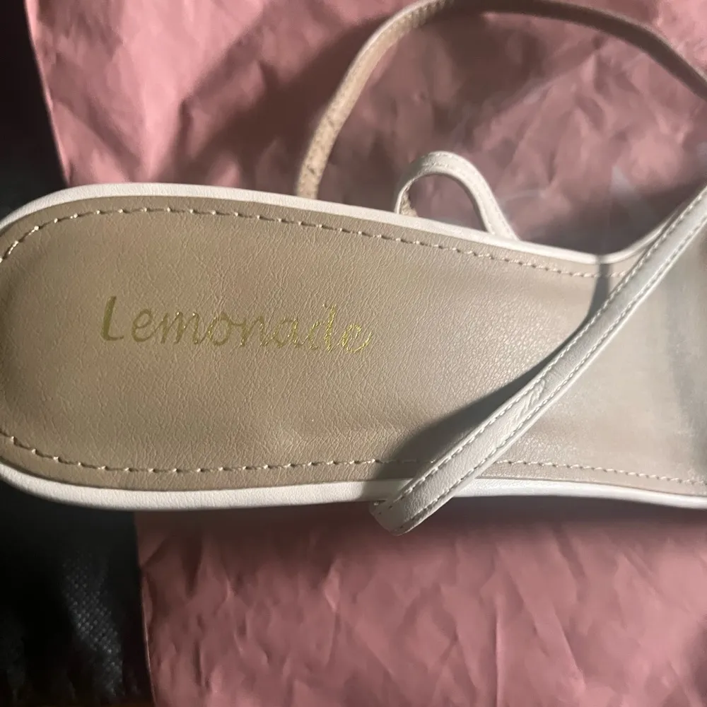 Miss Lola.. Camilla chain link mid heel.. Appox: 3” - Image 4