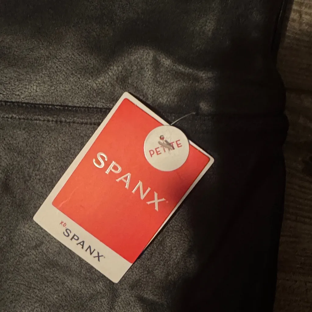 SPANX Shiny Black High-Waisted Leggings CL PETITE - Image 3