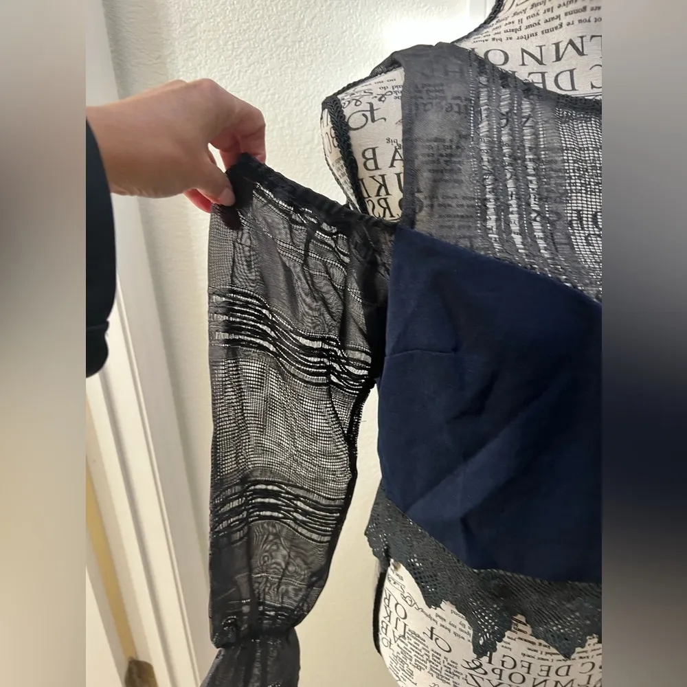 NWOT  Cold Shoulder lace top. Style tags attached, size Medium - Image 6