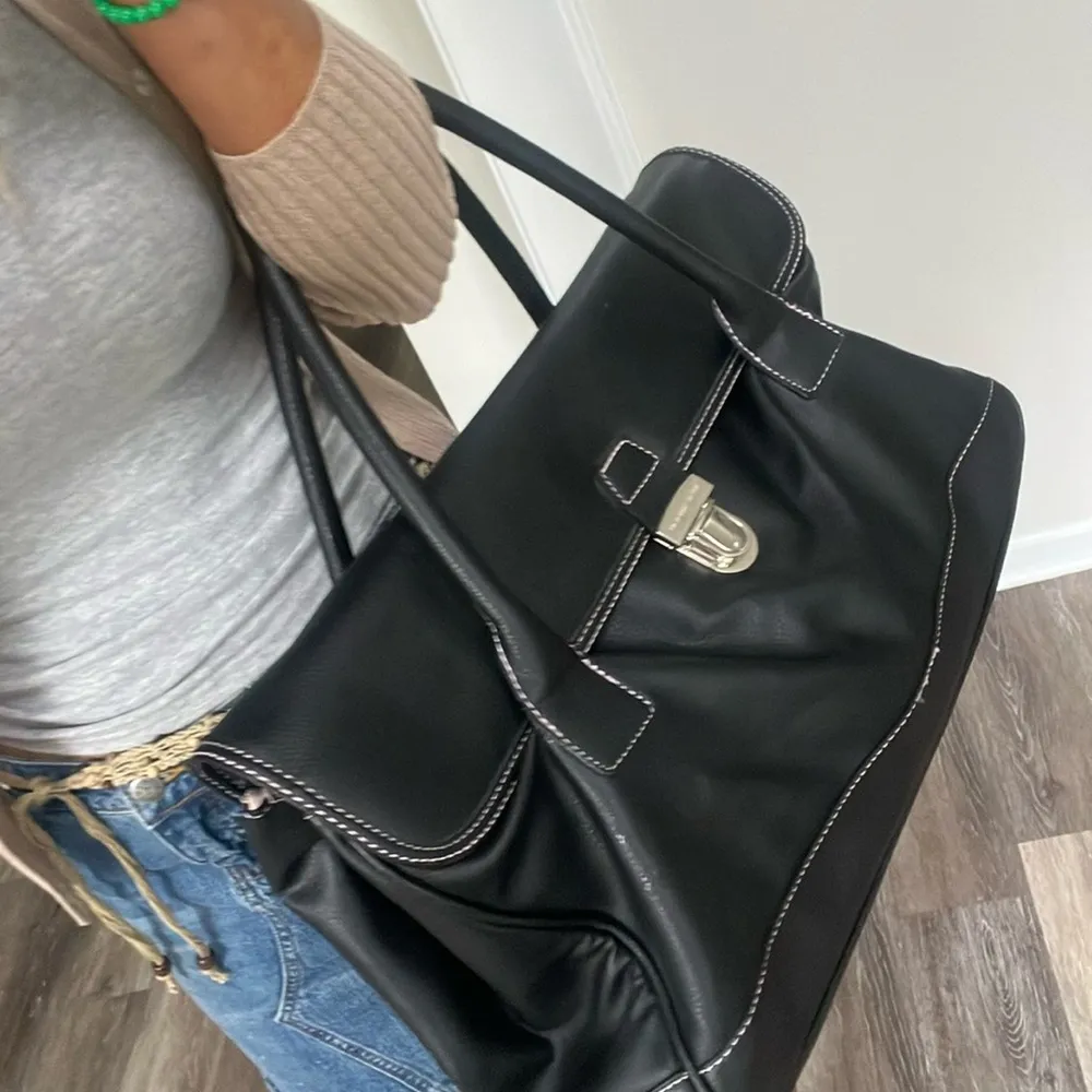 Victoria’s Secret weekender carryon tote duffle bag large carry strap black - Image 2