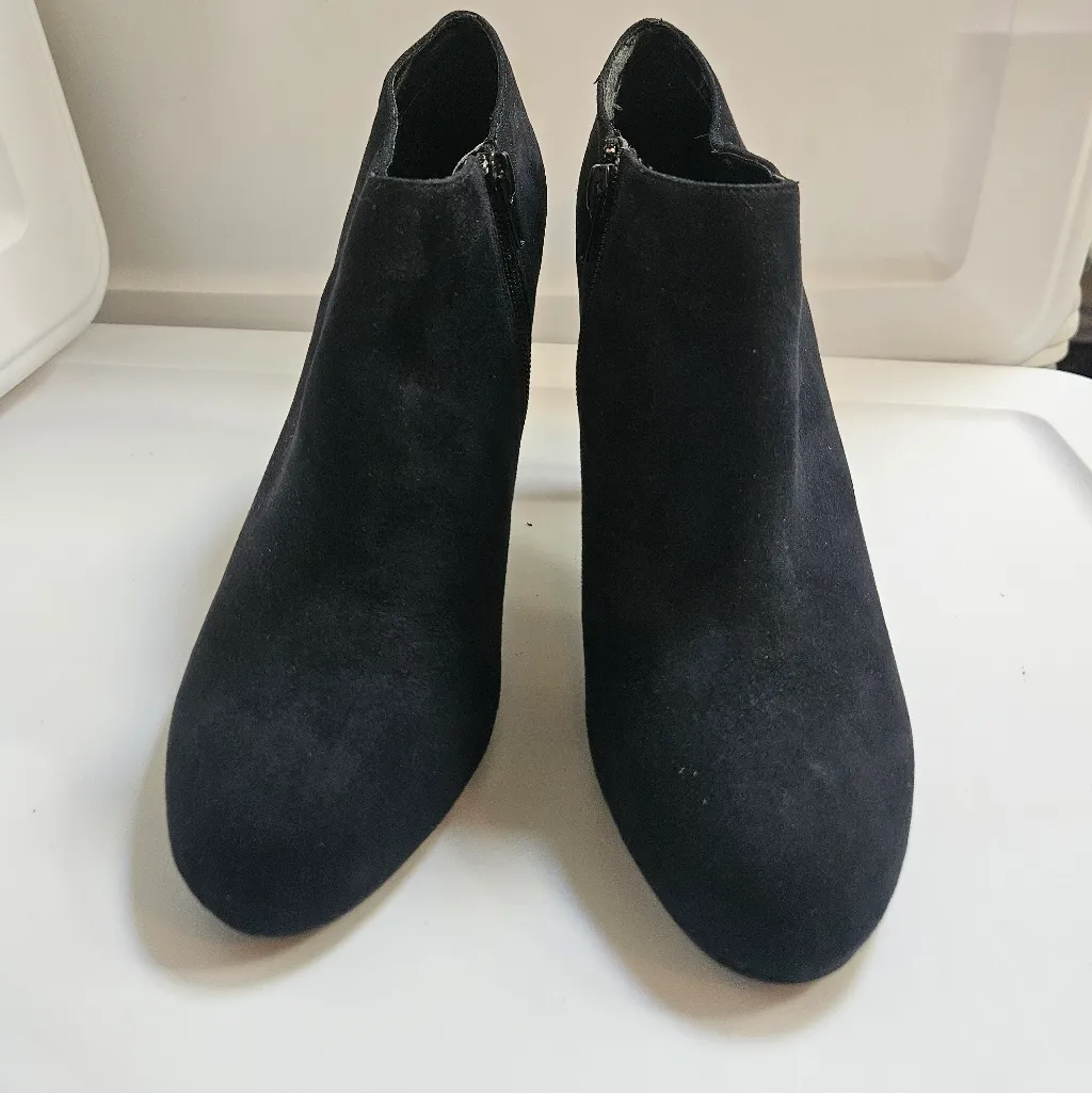 Aldo Black Suede 4" Heel Ankle Boots Sz 9 - Image 3