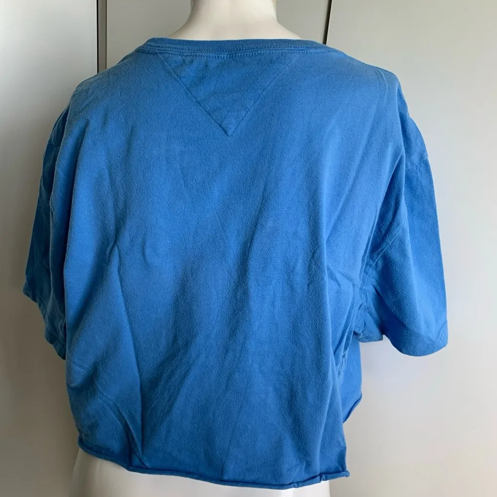 *Y2K* Tommy Hilfiger Denim women’s L blue cropped T-shirt - Image 3