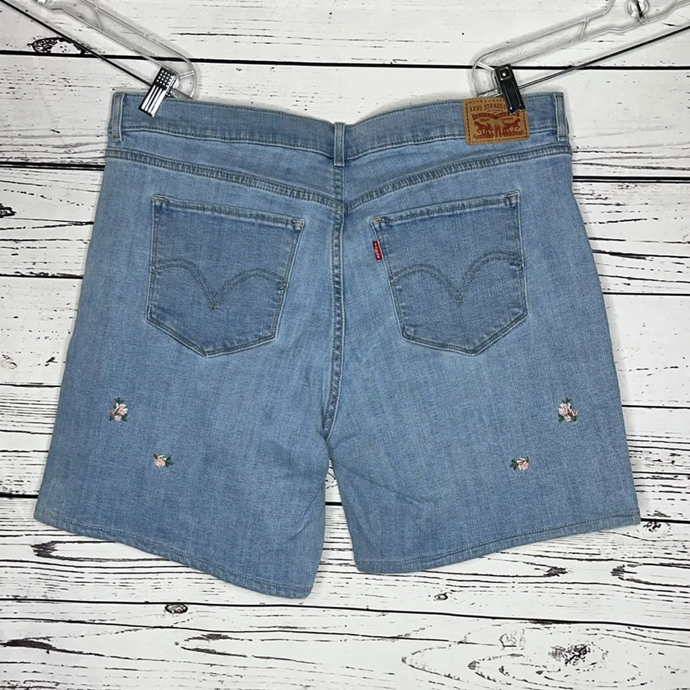Levi’s Size 33/16 Blue Denim - Floral Embroidered Classic Jean Shorts - Image 2