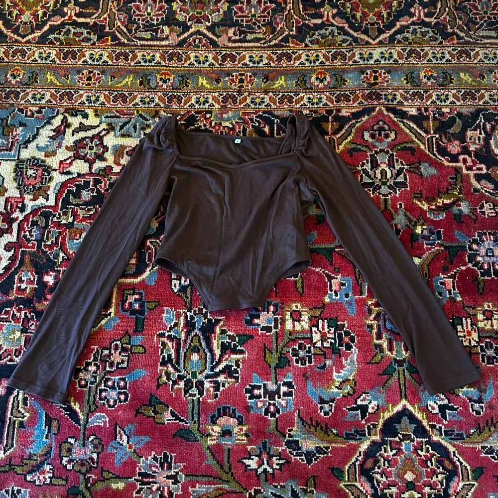 NWT Amazon Brown Long Sleeve Crop Top Size S - Image 2