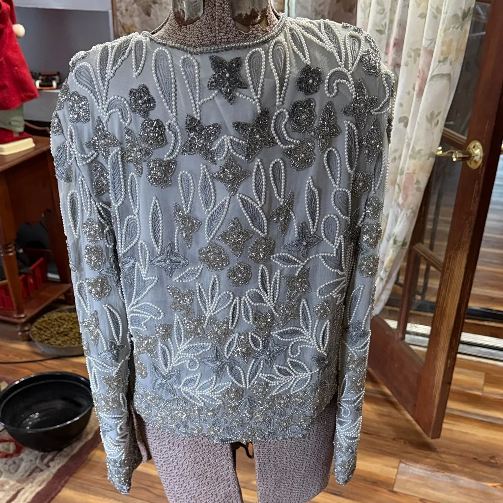 Papell Boutique Beaded Elegant Gray Silk Jacket - Image 3