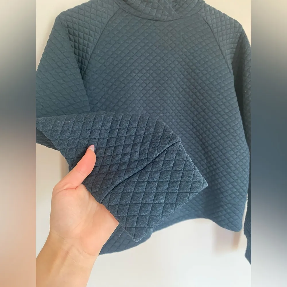 New Balance Navy Blue Quilted Pullover Hoodie Size Medium - Image 2