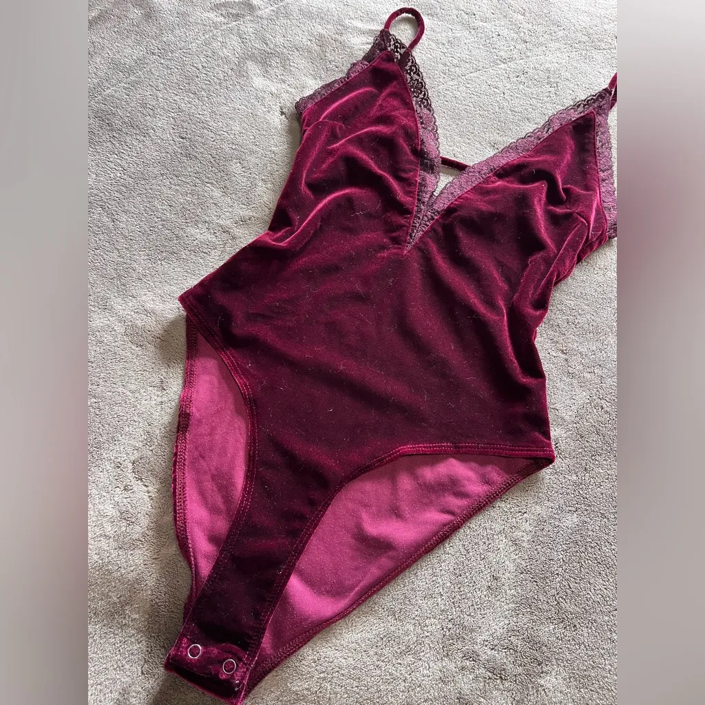FOREVER 21 Vintage Velvet Wine Lace Plunge Neck One Piece Tank Top Bodysuit Sz S - Image 2