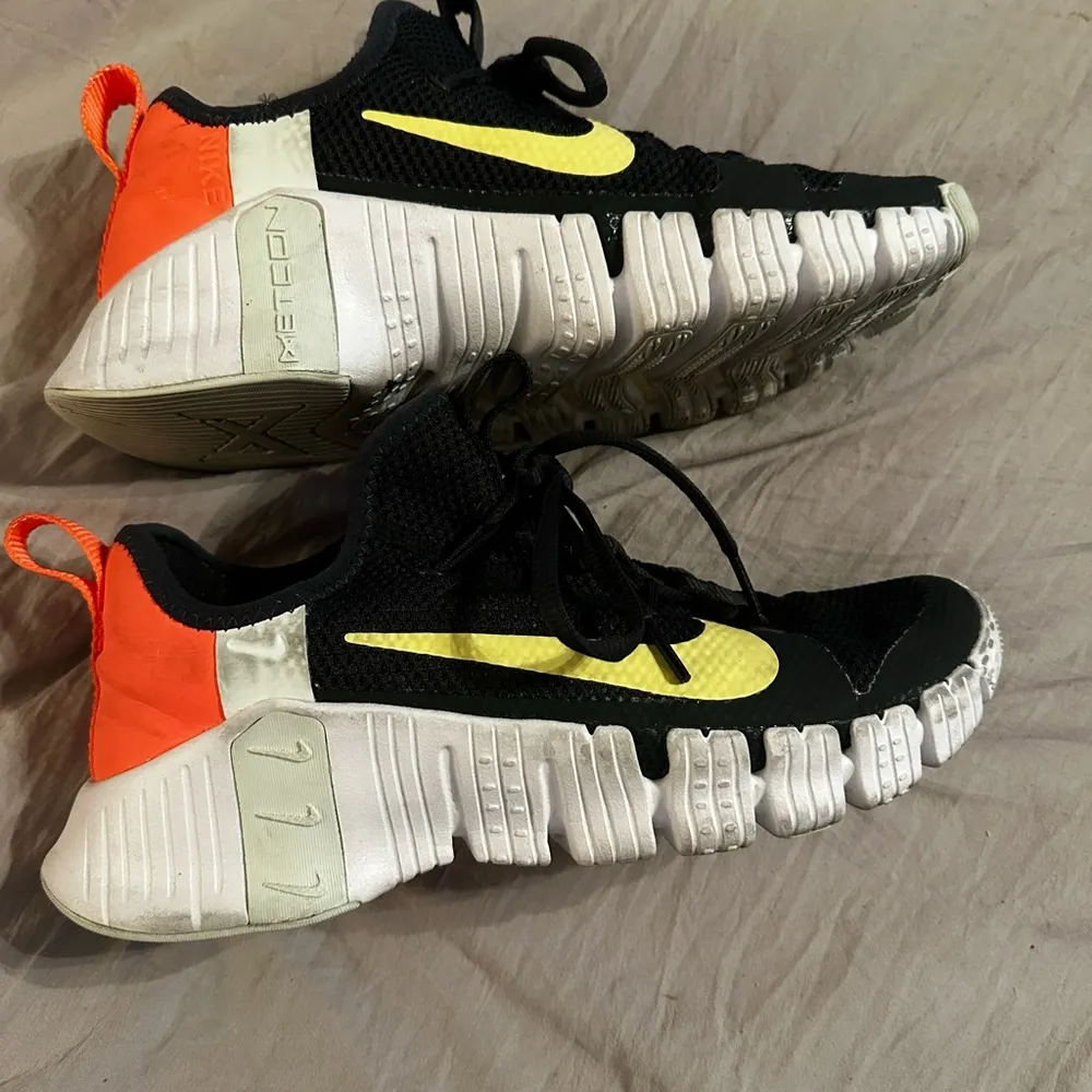 Nike Metcon size 7.5 - Image 5