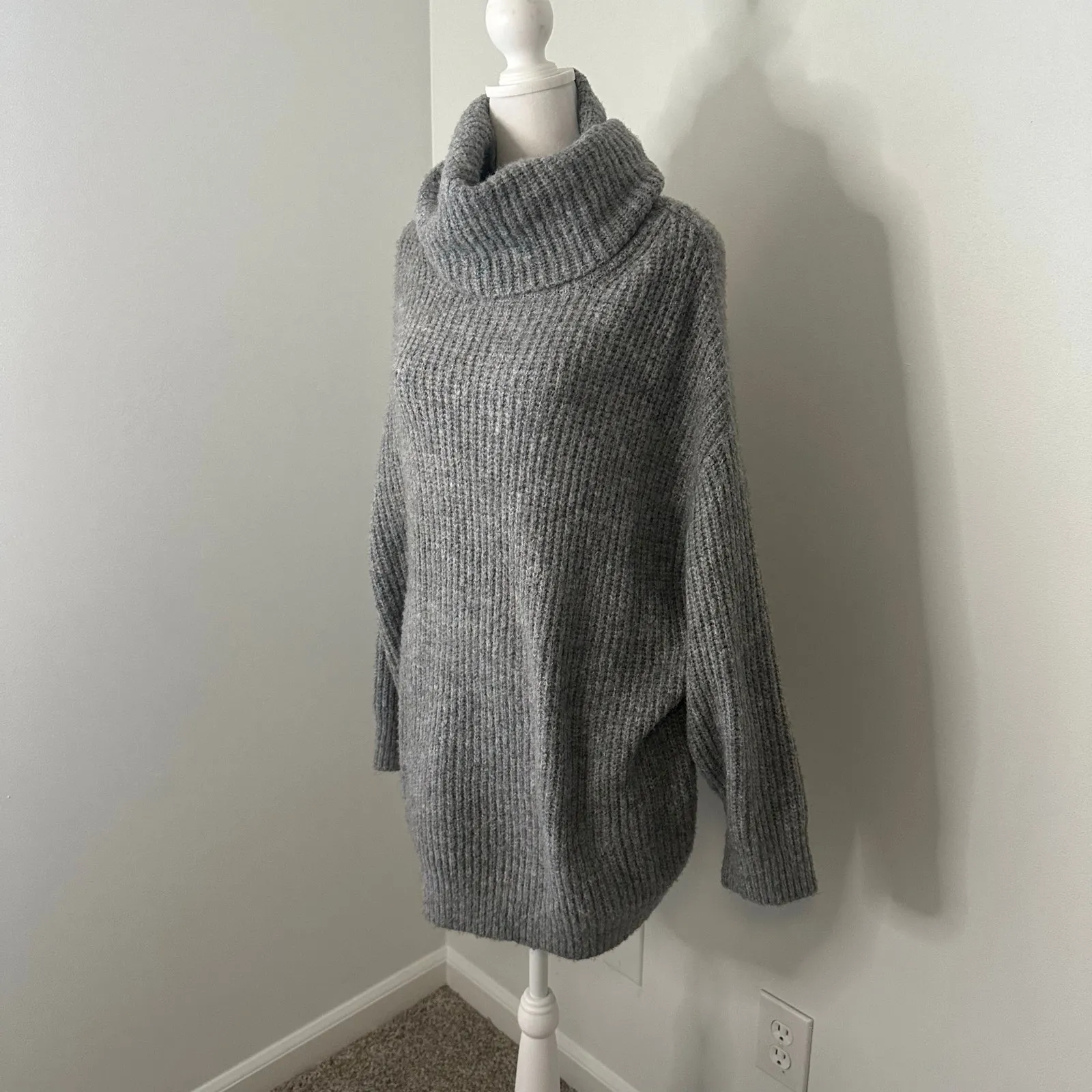 Lulus gray knit oversize turtleneck sweater size S - Image 3