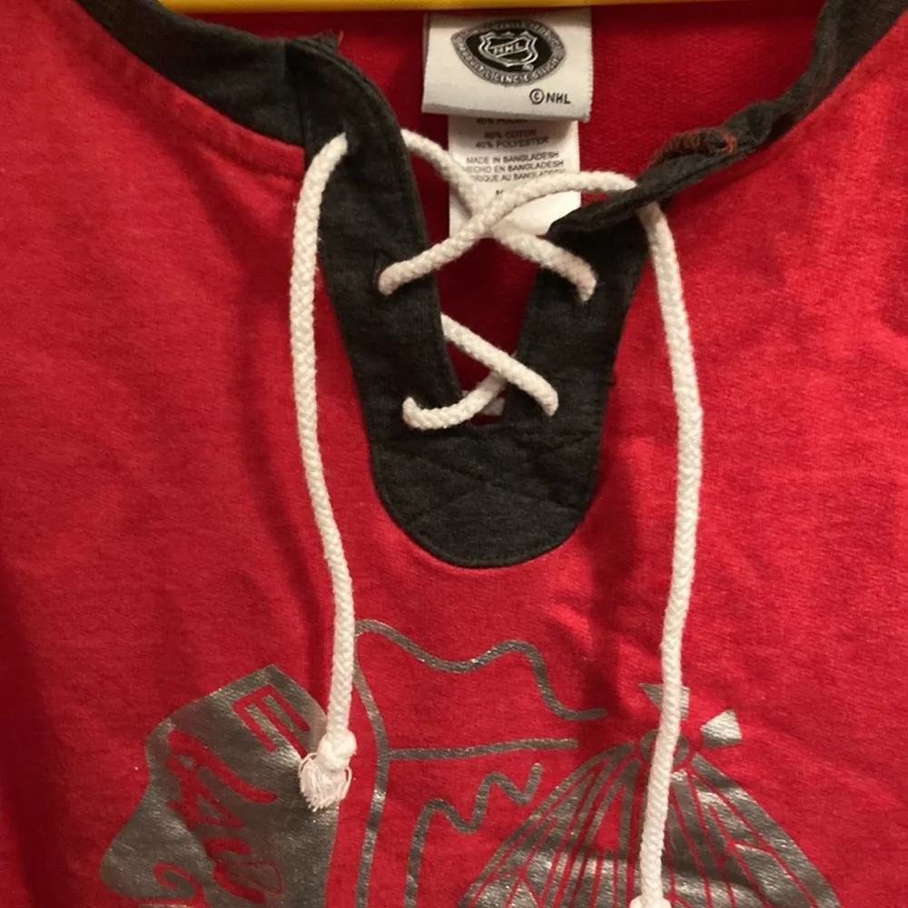 NHL Chicago blackhawks pull over lace up sweatshirt sz M GUC Red Size M - Image 3