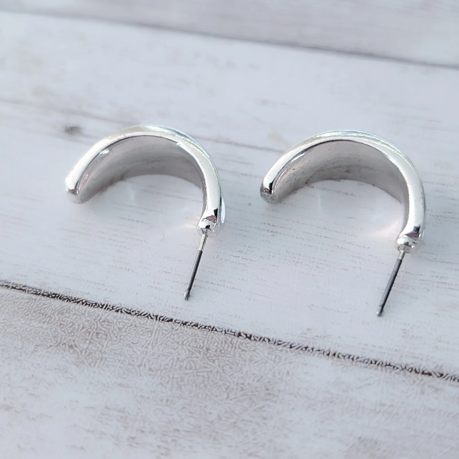 Curved Glittery Silver Tone Stud Earrings - Image 5