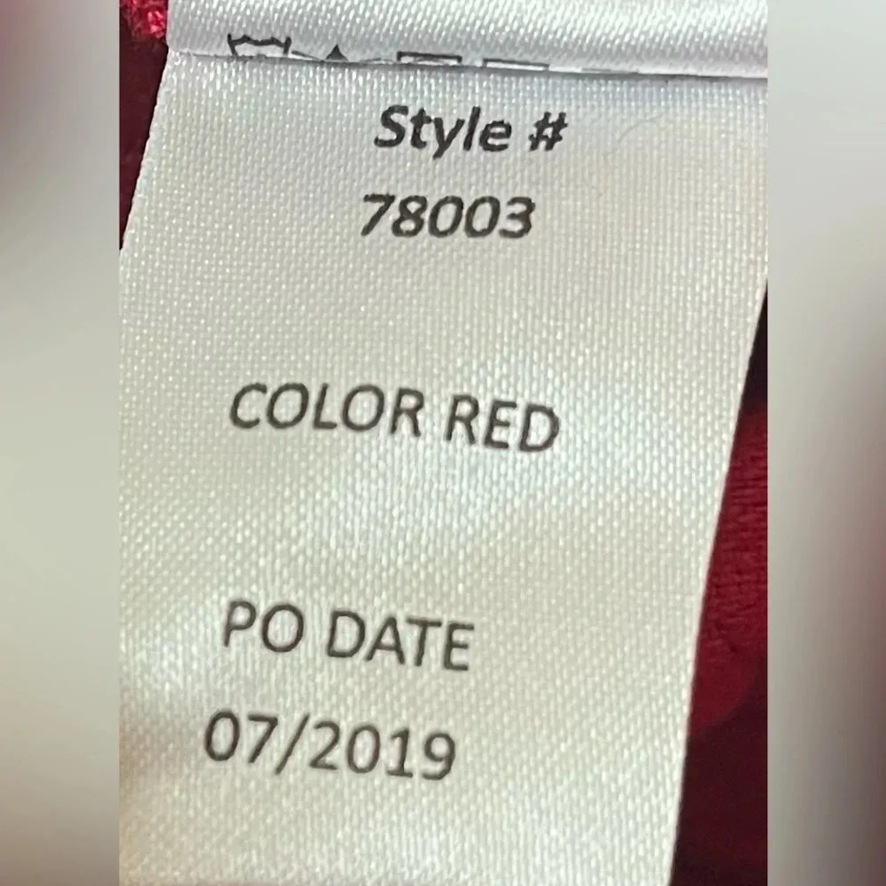 The Vermont Country Store Wide Wale maroon Corduroy Zip Front Vest, Size Medium Red - Image 4