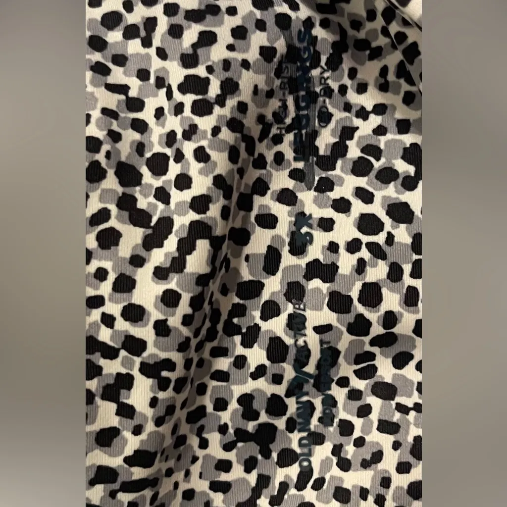 Old Navy Black and White Patterned Joggers NWOT - Image 3