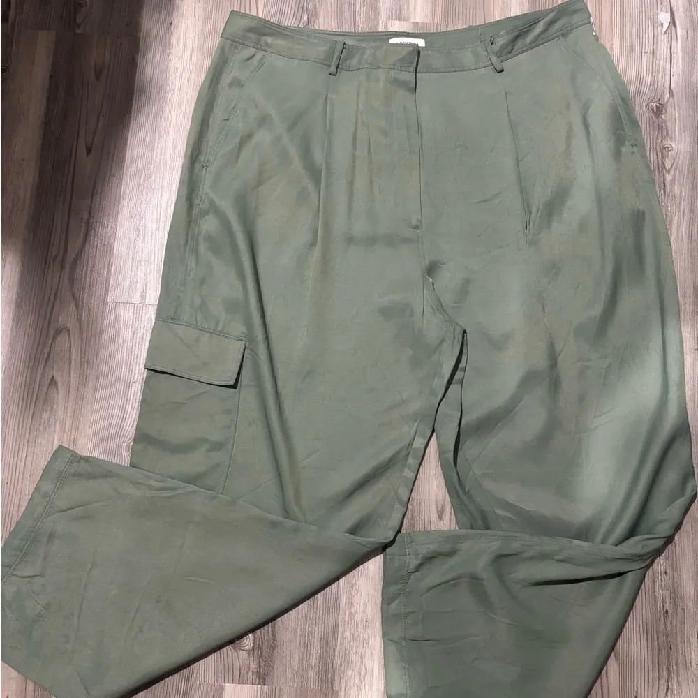 Nordstrom lightweight green cargo pants NWOT size 16 waist is 18 inseam is 25 - Image 4