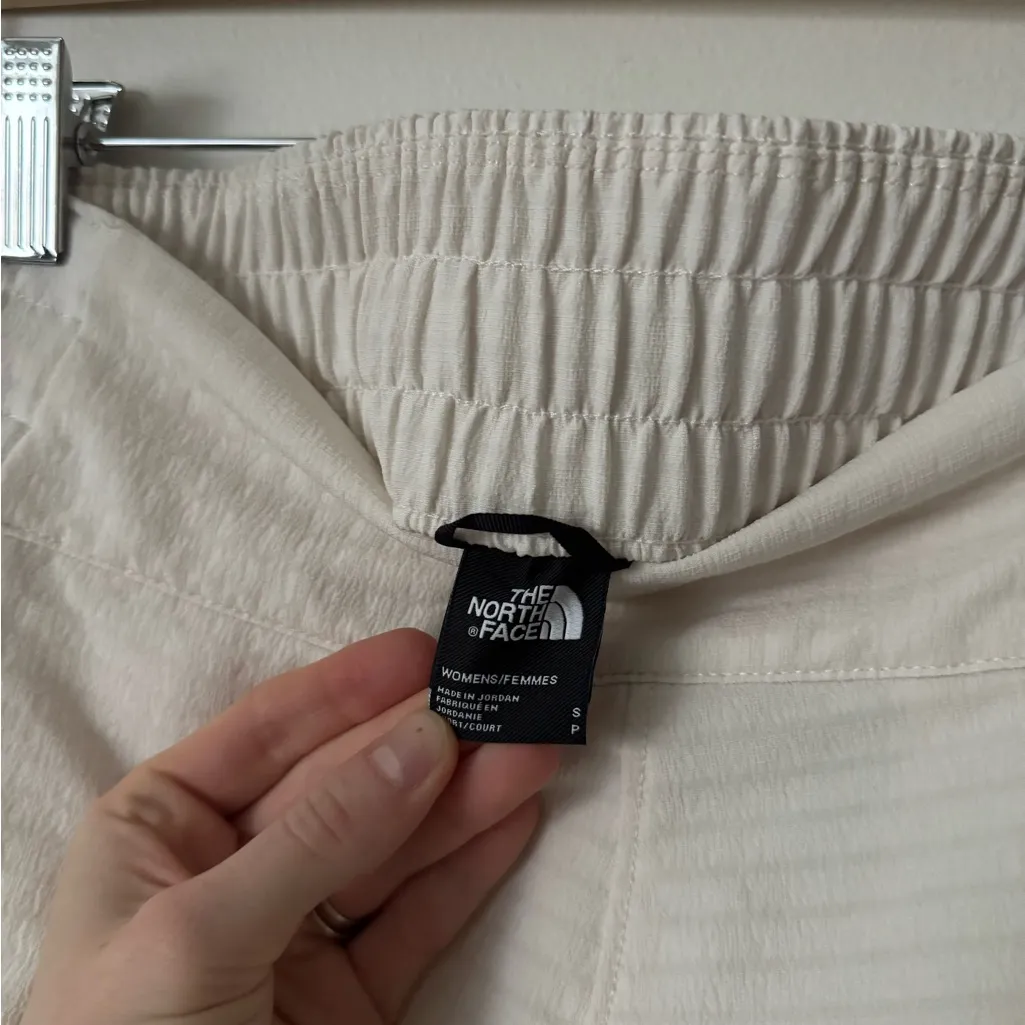 The North Face S Women’s Tekware Grid Shorts in White - Image 4