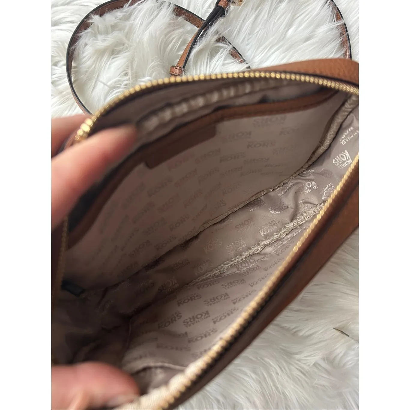 Michael Kors  Fulton Tan Leather Crossbody Bag with Gold Chain and MK Logo - Image 4