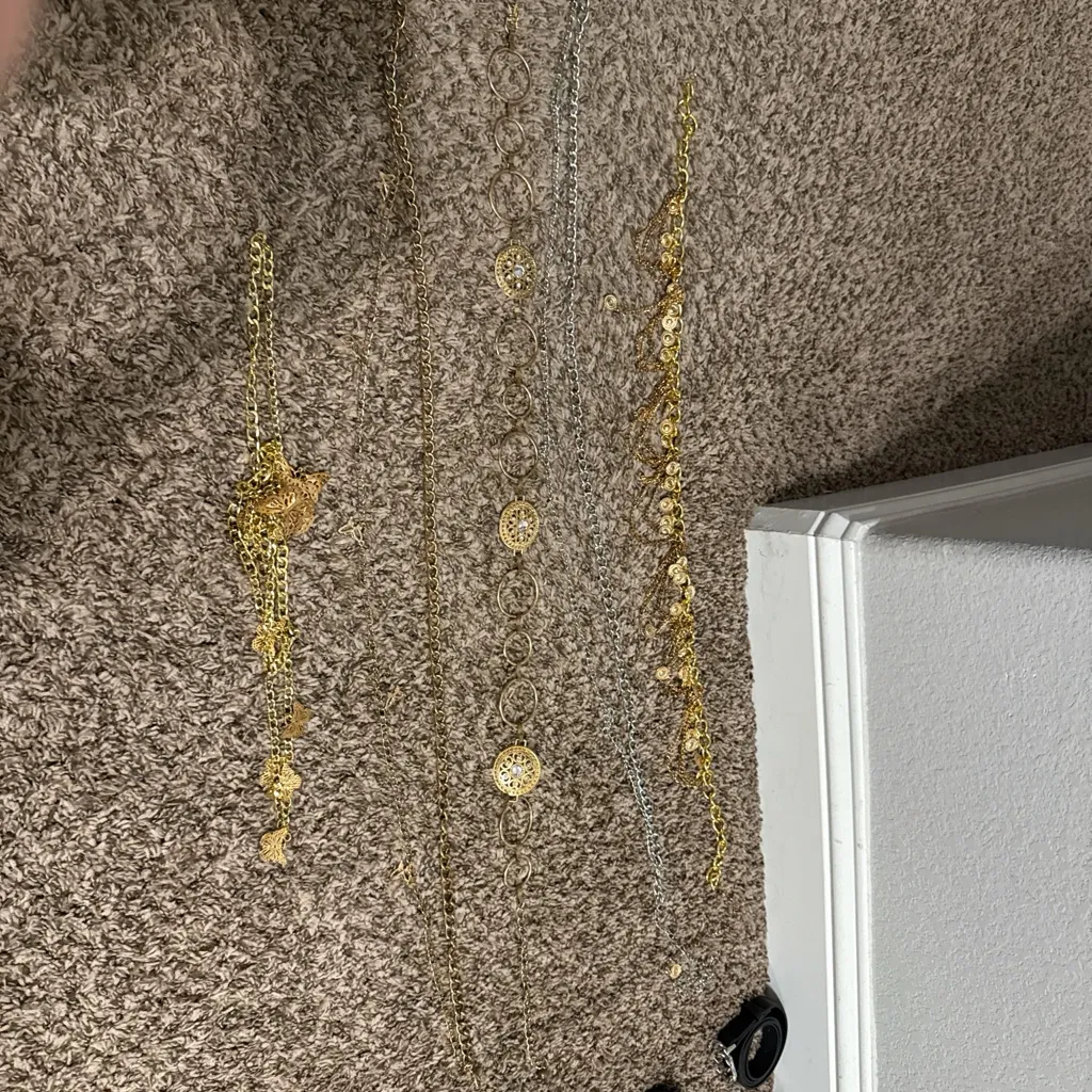 Elegant Gold and Silver Women's Necklace Set - Image 2