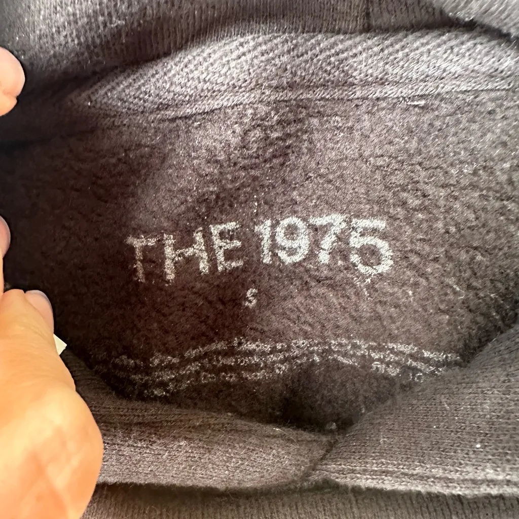 The 1975 Rock Band Concert‎ Tour Black Sweater with Rainbow Design Size M - Image 4
