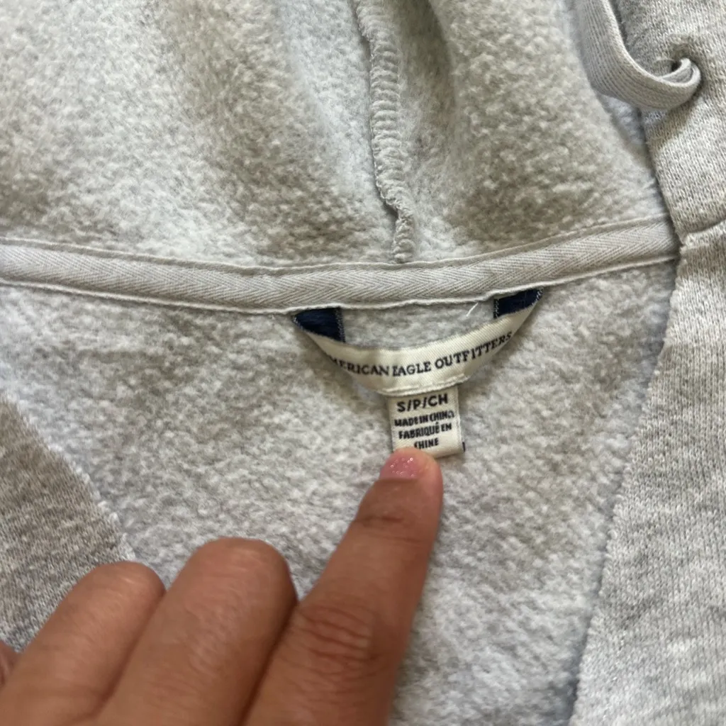 American Eagle Outfitters Gray V-Neck hoodie with Floral Embroidery - Image 8