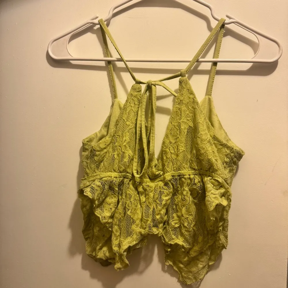 Tilly’s Full Tilt Lace Cropped Tank Top Green Medium - Image 3