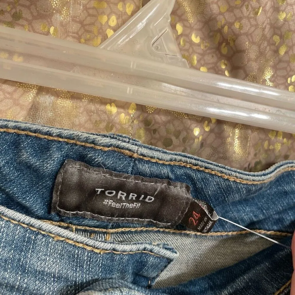 Torrid 3.5 Inch Vintage Stretch Mid-Rise Short Blue Cali Love Size 24 NWT - Image 5