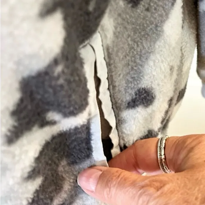 Kyodan  OUTDOOR Asymmetrical Side Snap Gray Camo Pull Over Fleece Jacket Sz M💛 - Image 6