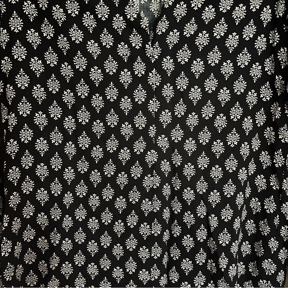 Velvet by Graham & Spencer Blouse XS Black White Abstract Vicose USA Lightweight - Image 2