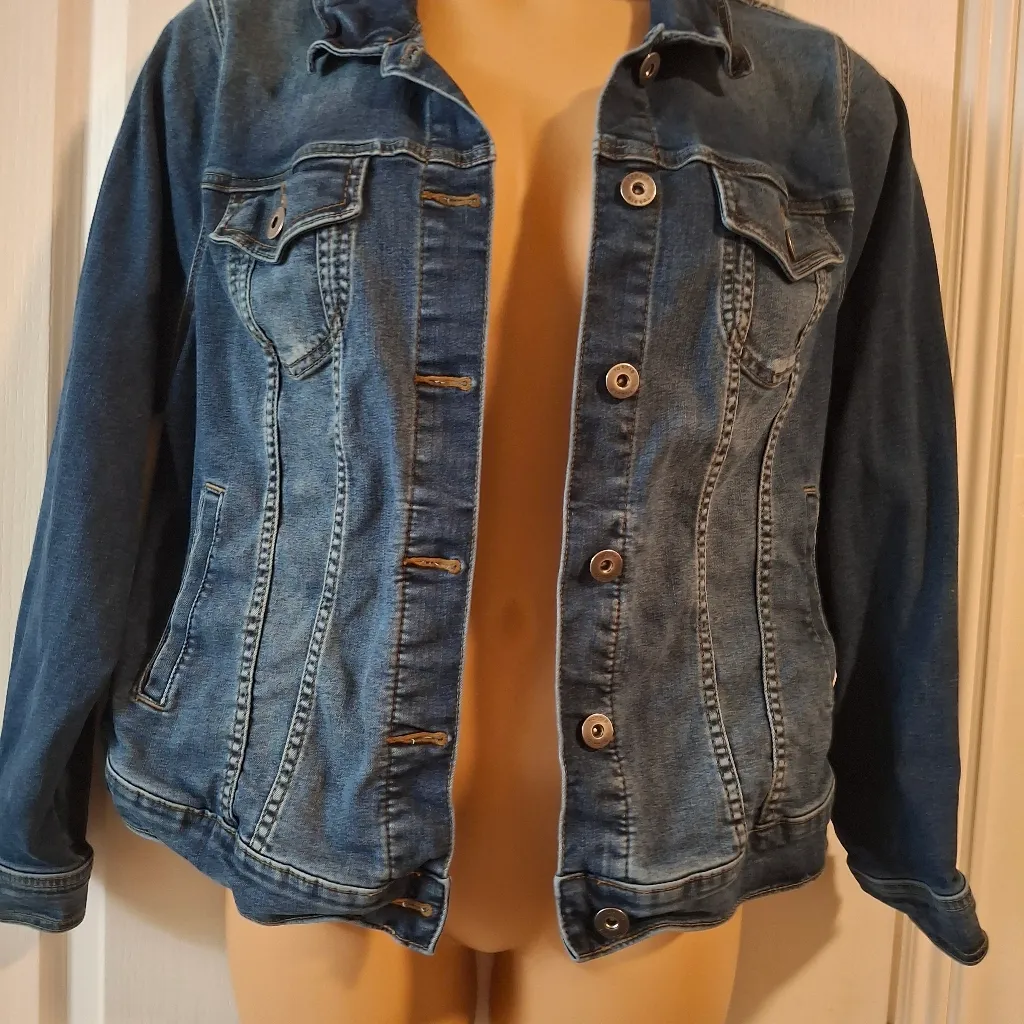 Torrid Sz 2 Dark Blue Jean Jacket - Image 5