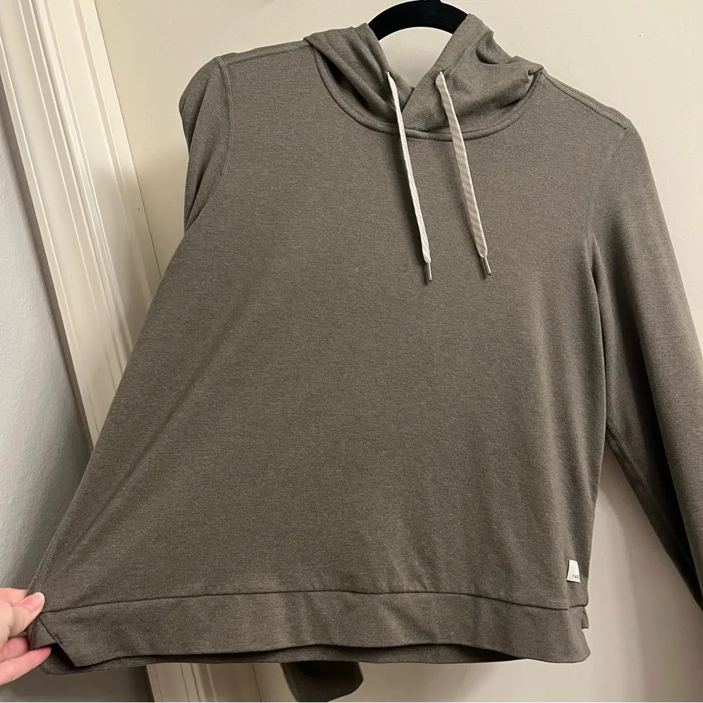 Vuori Women’s Halo Essential Hoodie Medium - Image 5