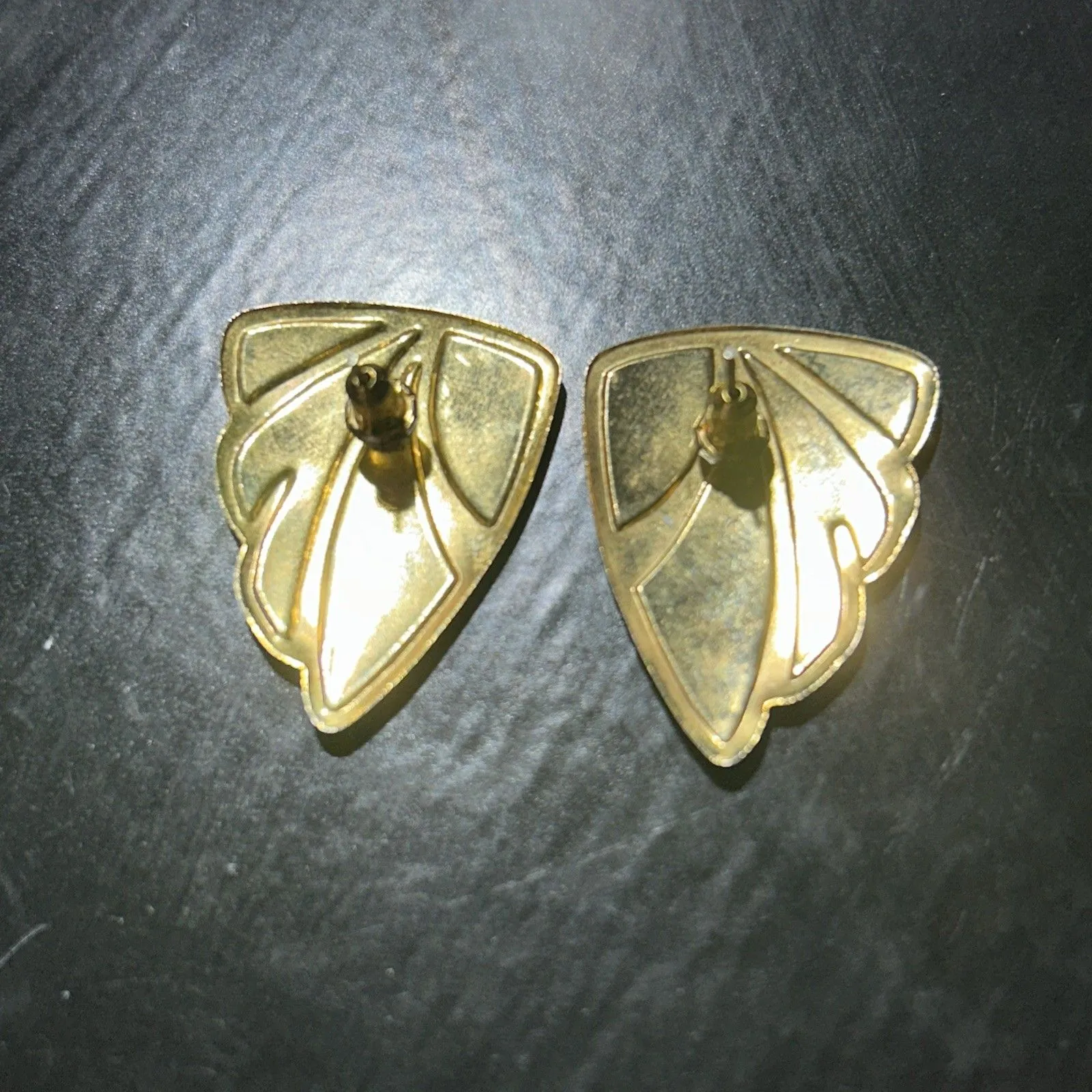 Vintage 1980s 1” Large Thin Red Enameled Gold Tone Metal Post Stud Earrings - Image 4