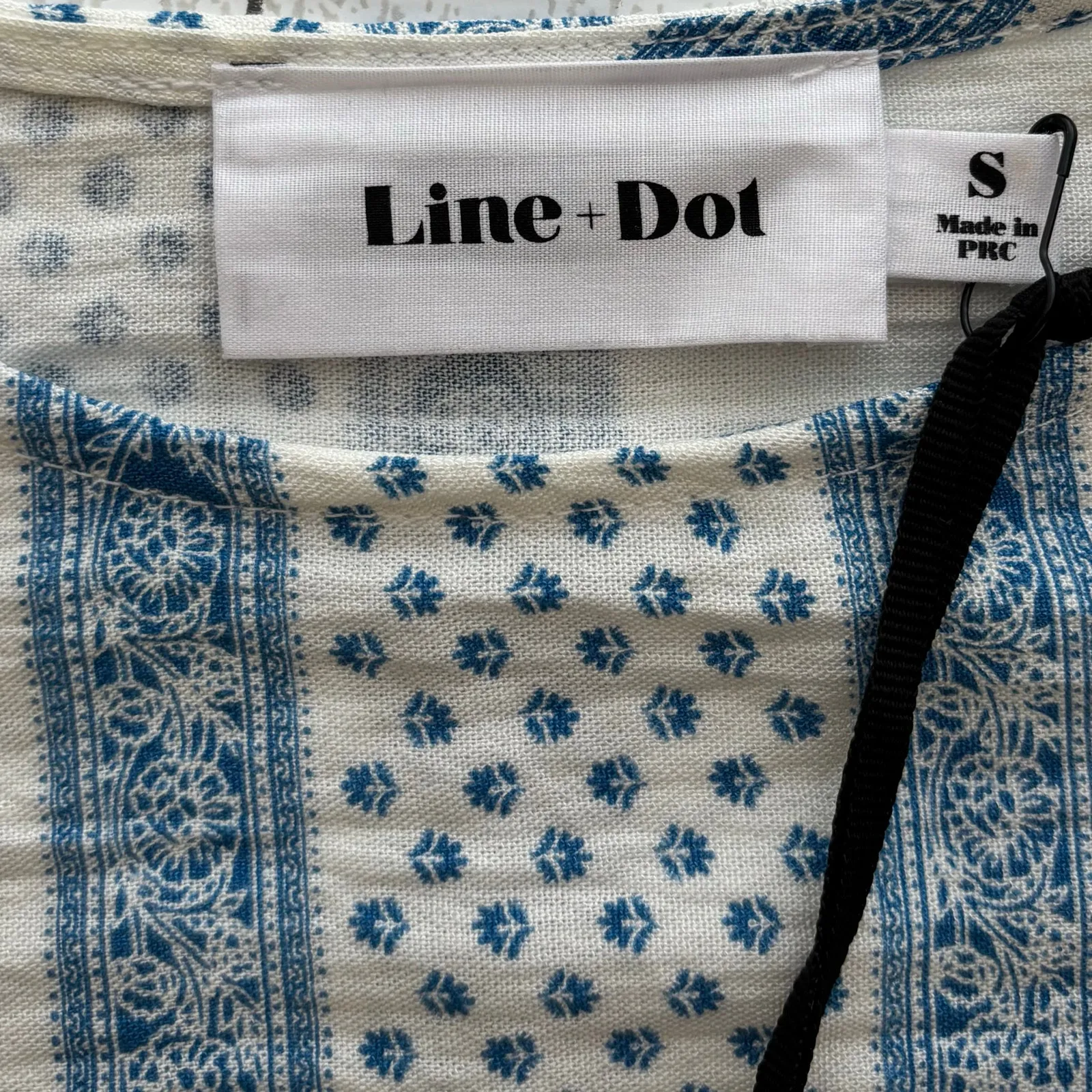 LINE & DOT Blue & White Cold Shoulder Top Size Small  NWT - Image 4