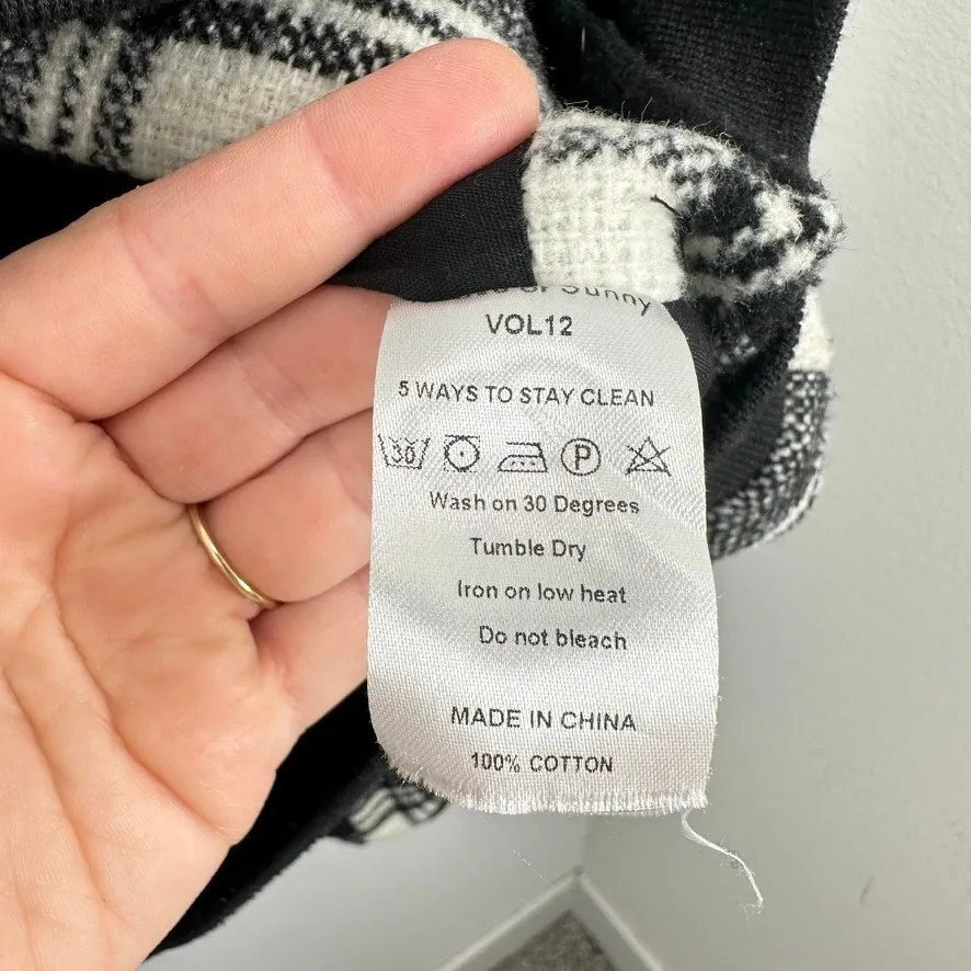 House of Sunny Plaid Cropped Bomber Jacket Womens Size 6 Black White - Image 8