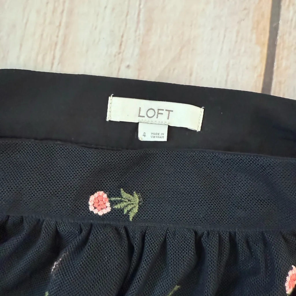 Woman’s Loft Black Embroidered Floral Skirt Size 4 Bohemian Festival Office - Image 4