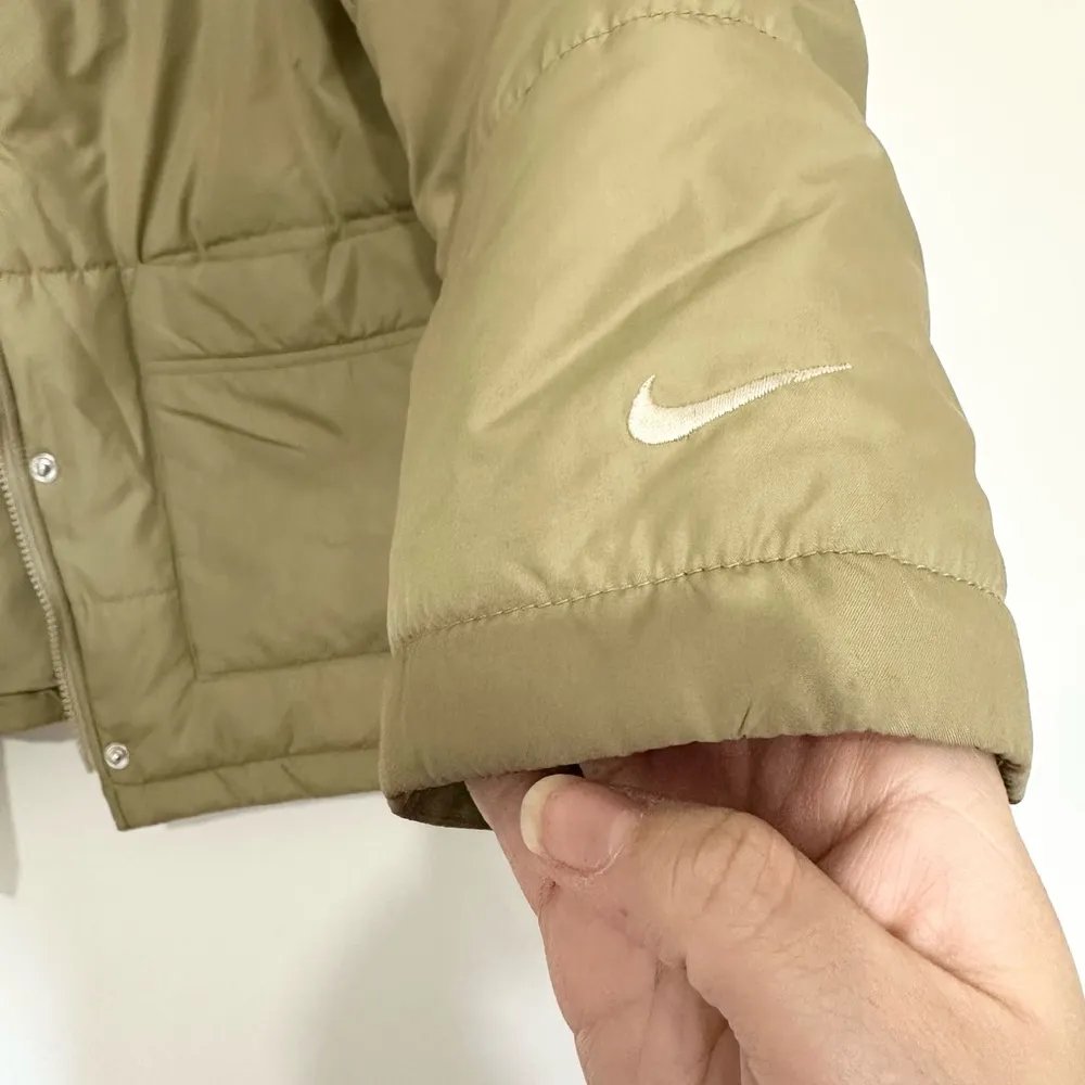 Nike women’s size medium quilted puffer coat neutral tan - Image 2