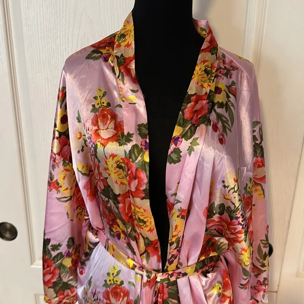 PINK SATIN SILKY FLORAL ROBE Size undefined - Image 2