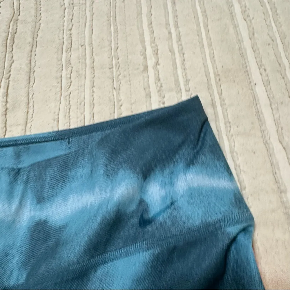 Nike  One Luxe 7 mid rise train biker shorts - Image 3