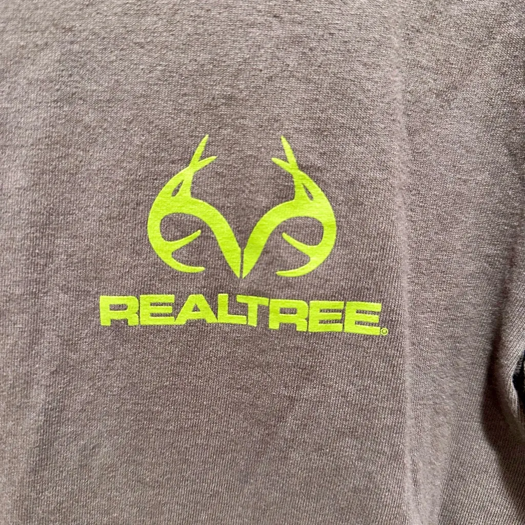 REALTREE - Grey and Green Logo Tee - Brand new, never worn! - Image 4