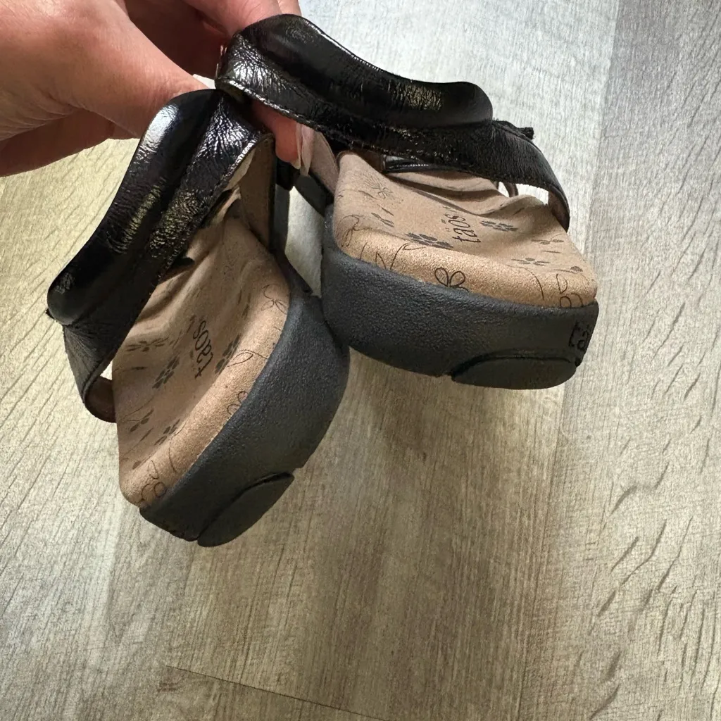 Taos Trophy 2 Black Leather Adjustable Sandals size 7 - Image 7