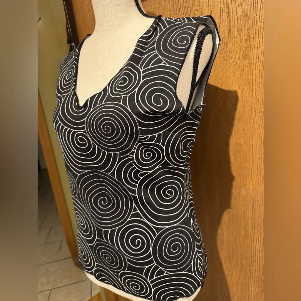 THE LIMITED Women's Black and Cream Vest
Size  M Excellent condition - Image 2