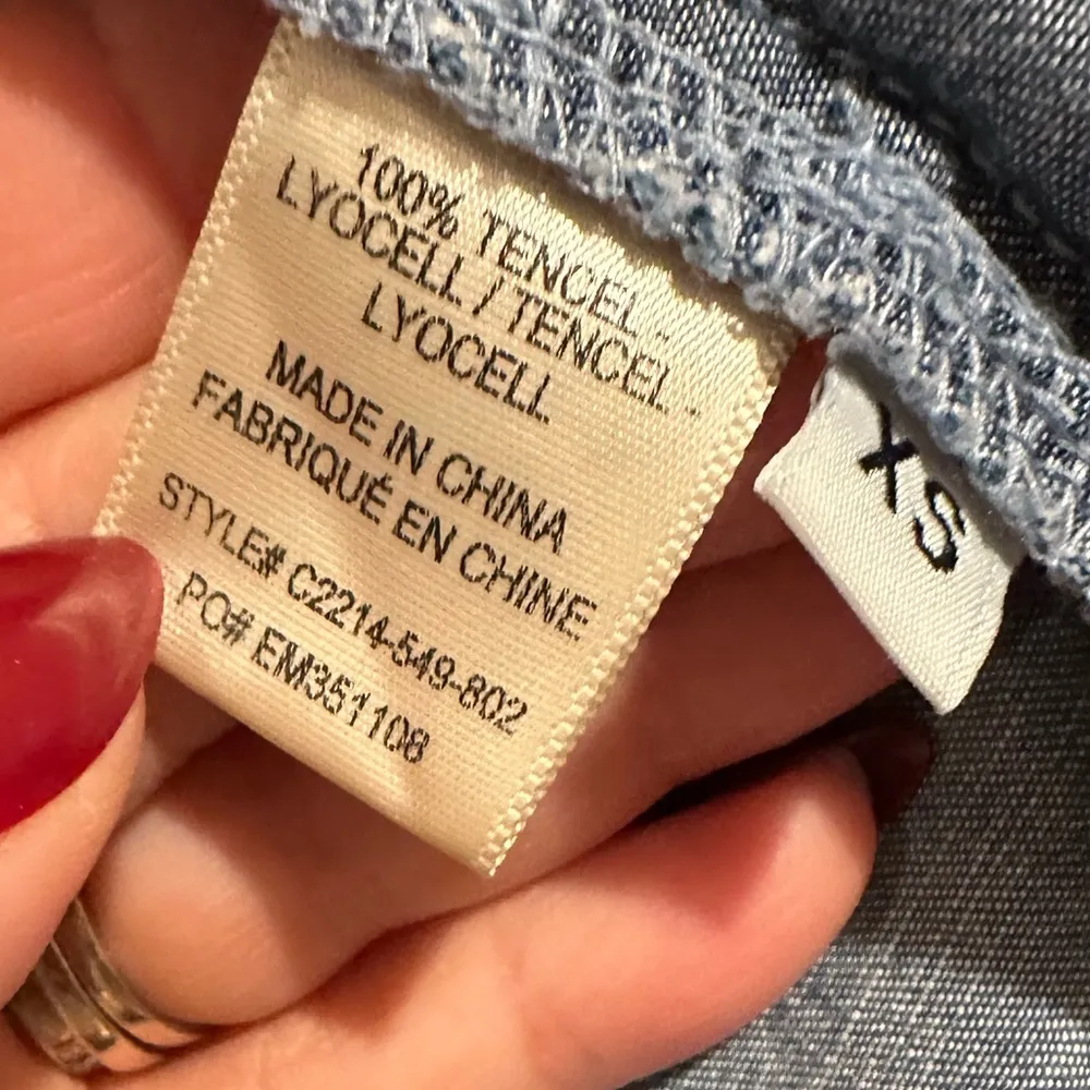 ANTHRO CLOTH & STONE TIE FRONT BLUE CHAMBRAY LYOCELL BUTTON UP LONG SLEEVE TOP - Image 5