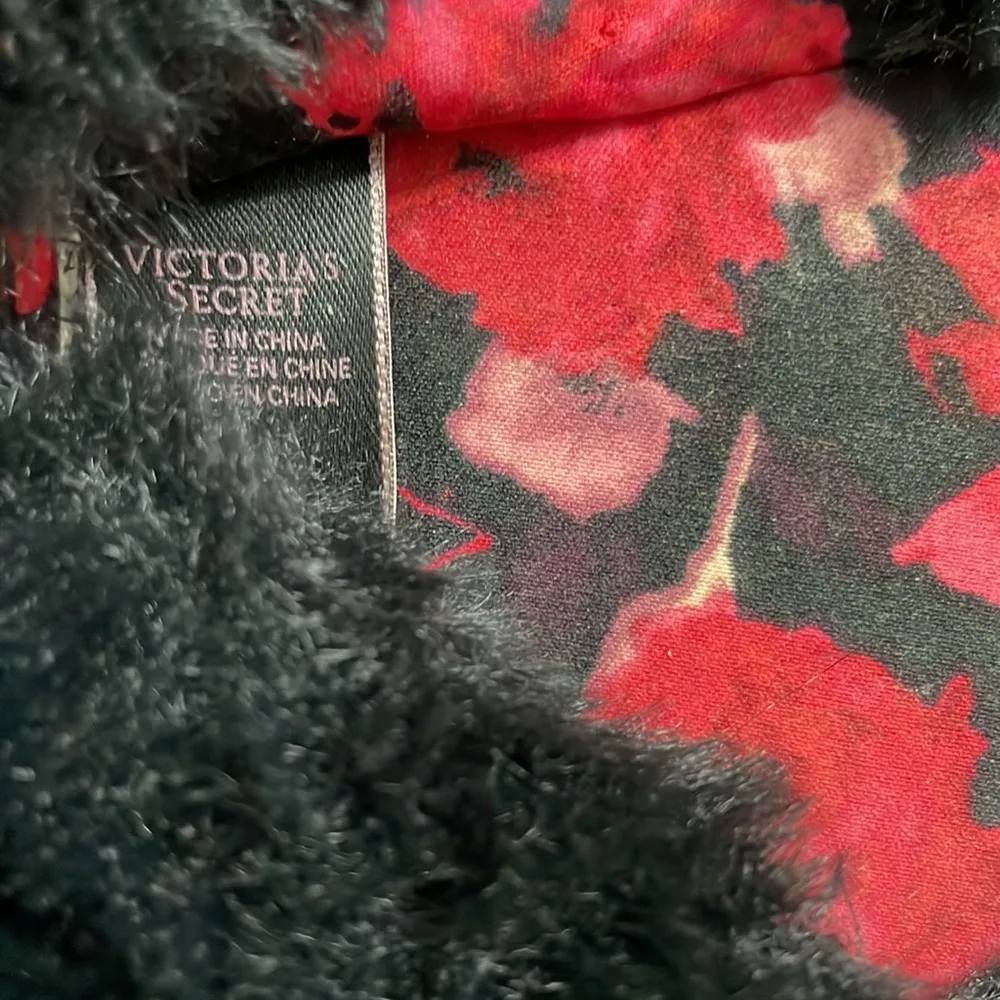 Victoria’s Secret Signature Satin Slipper with faux fur trim size small 5-6 - Image 5