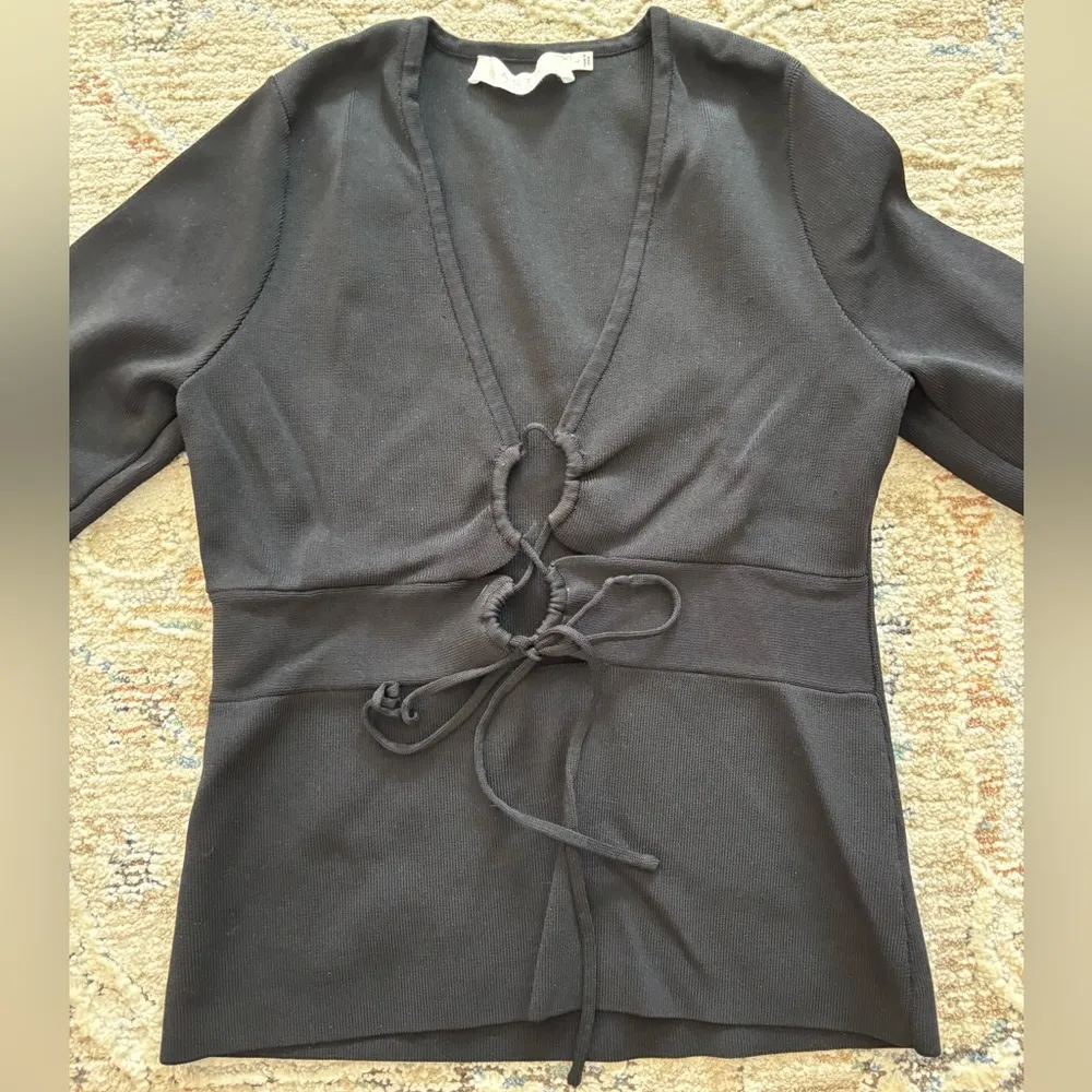 ASTR The Label‎ Women's Ribbed Tie Front V Neck Sweater Size Large Black - Image 2